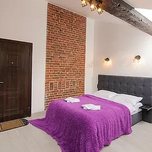 https://central-studio-apartments-lux.hotelslviv.net